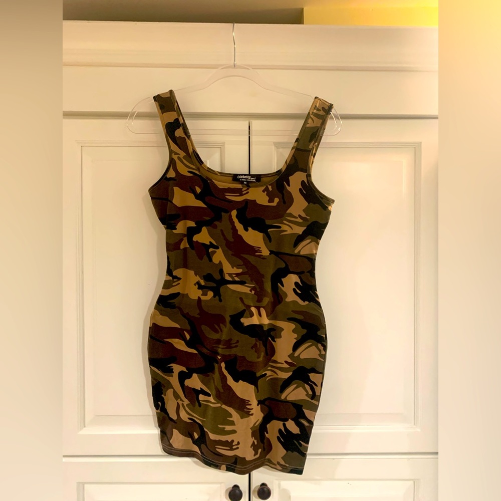 Very cute stretchy mini dress